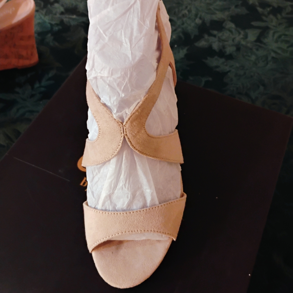 Charles By Charles David "Louis" Nude Women's Wedge Sandals size 8.5m